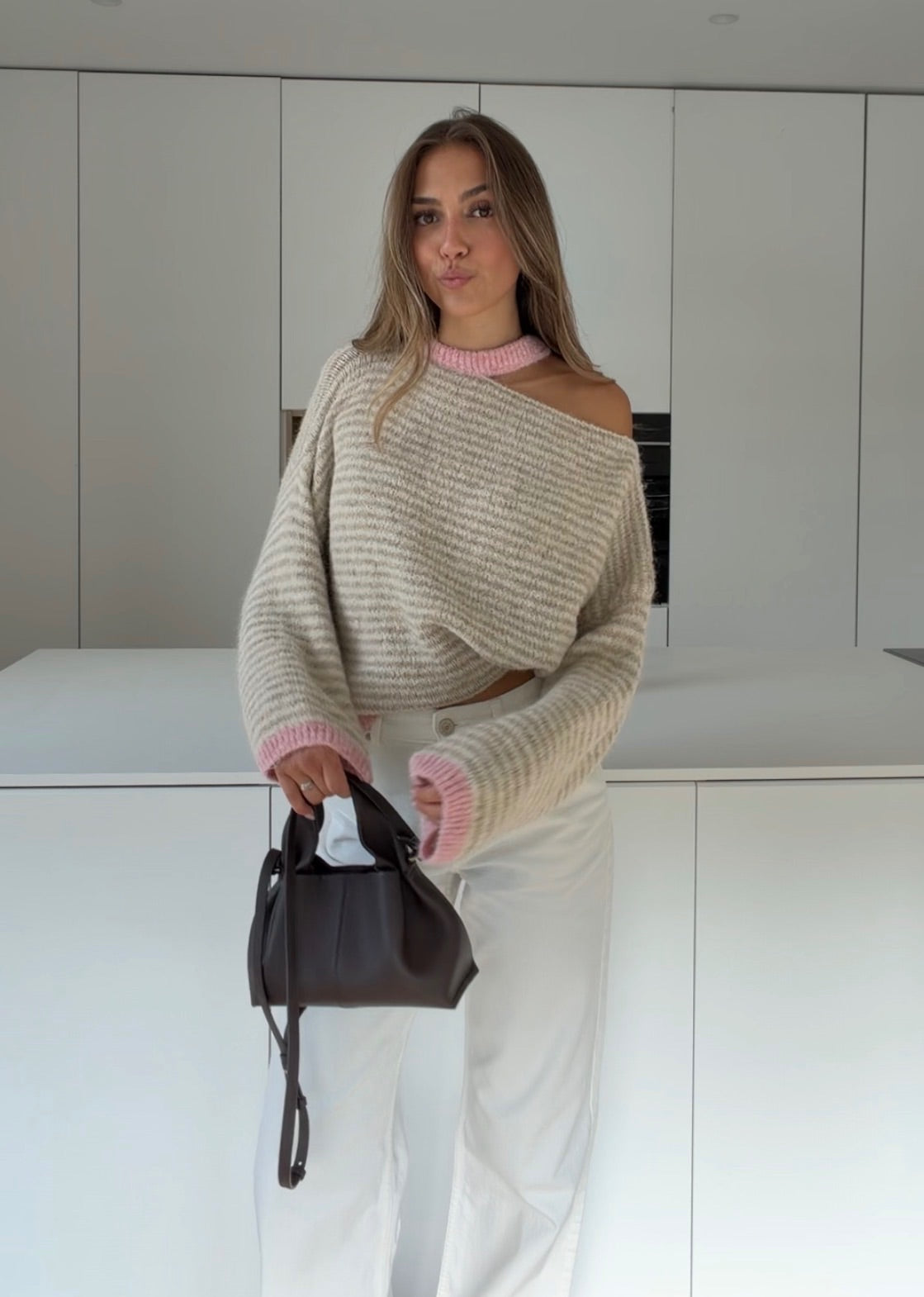 STRIPED CUTOUT SWEATER BEIGE-PINK – Beige-Rosa | avenuegirls.de Damenmode