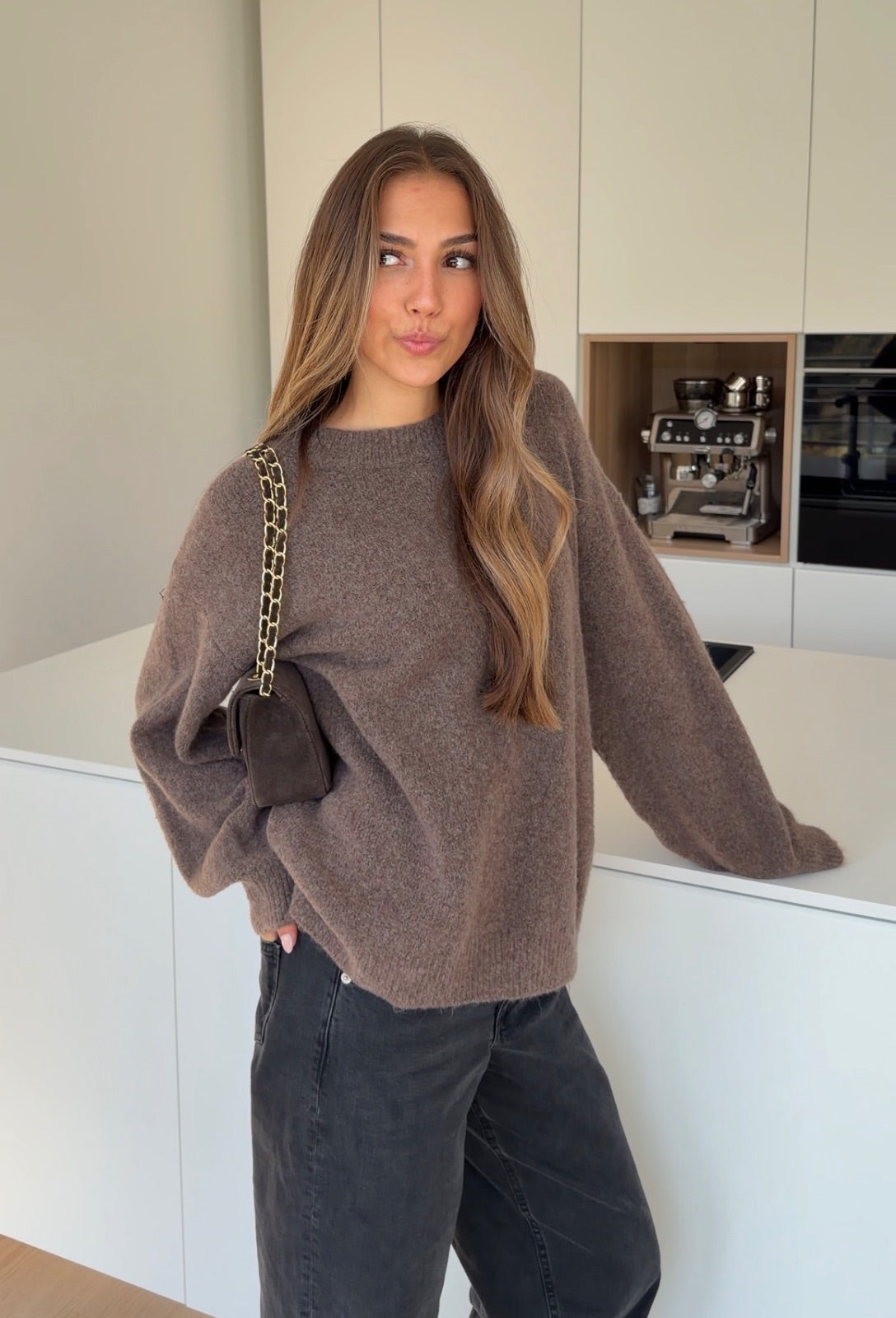 CREWNECK PULLOVER BROWN – Braun | avenuegirls.de Damenmode