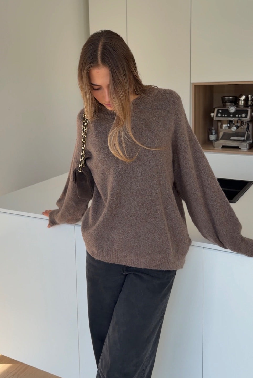 CREWNECK PULLOVER BROWN – Braun | avenuegirls.de Damenmode