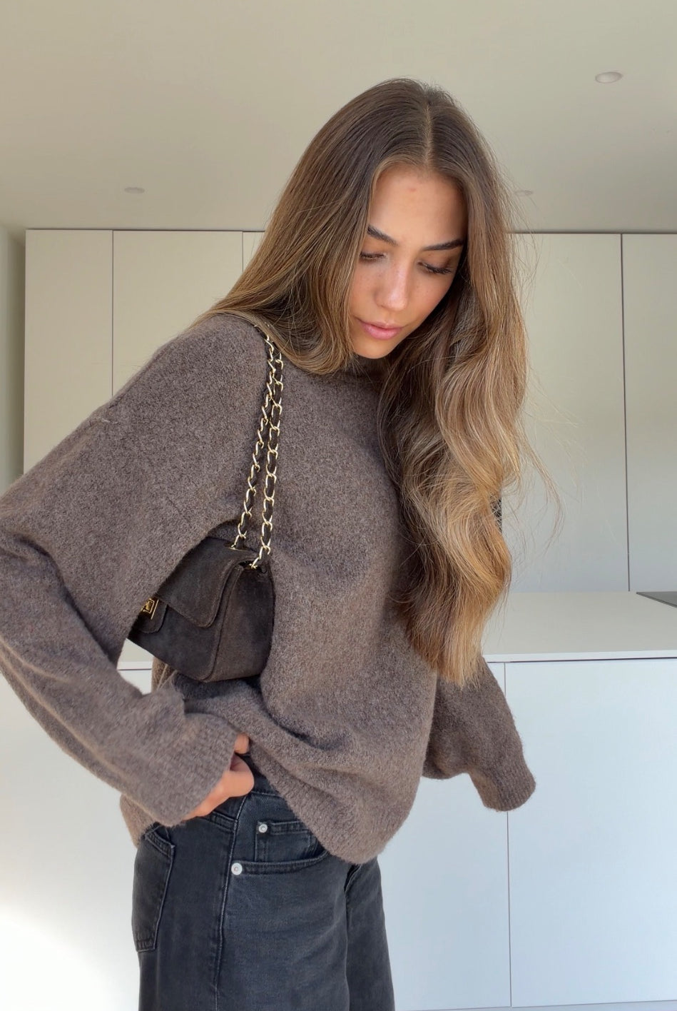CREWNECK PULLOVER BROWN – Braun | avenuegirls.de Damenmode