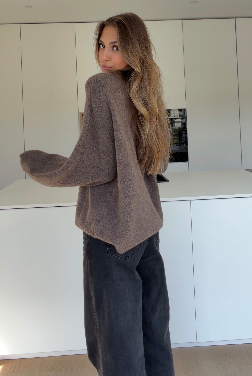 CREWNECK PULLOVER BROWN – Braun | avenuegirls.de Damenmode