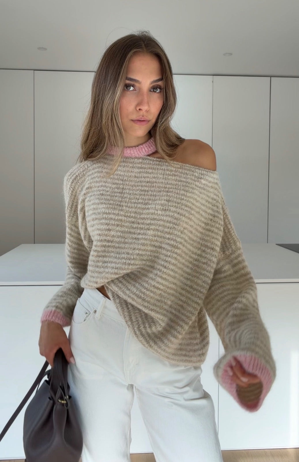STRIPED CUTOUT SWEATER BEIGE-PINK – Beige-Rosa | avenuegirls.de Damenmode