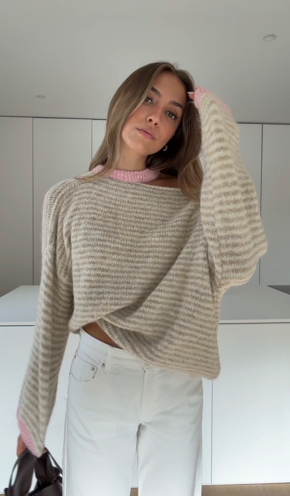 STRIPED CUTOUT SWEATER BEIGE-PINK – Beige-Rosa | avenuegirls.de Damenmode