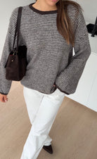 SOFT SMALL STRIPED PULLOVER BROWN-WHITE – Braun-Weiß | avenuegirls.de Damenmode