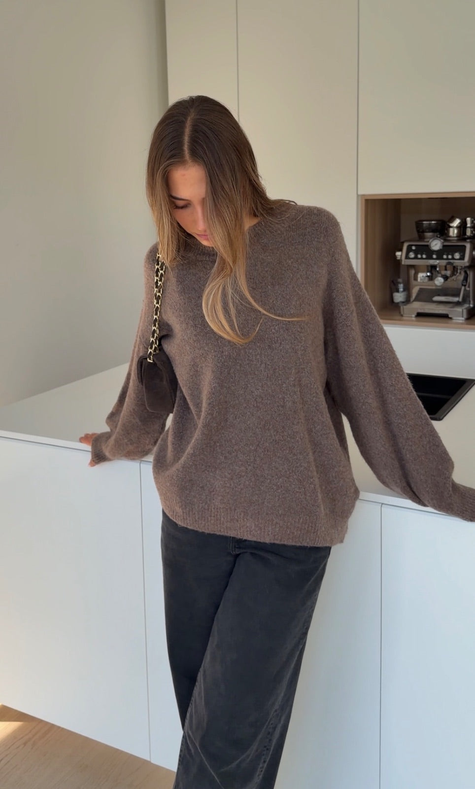 CREWNECK PULLOVER BROWN – Braun | avenuegirls.de Damenmode