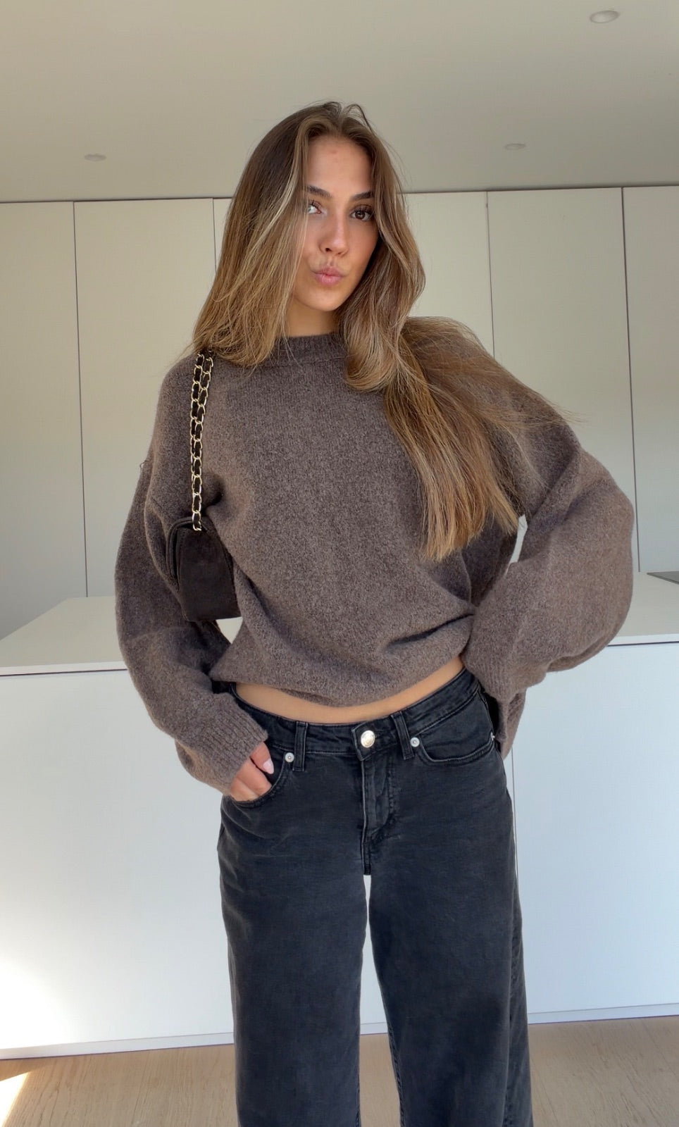 CREWNECK PULLOVER BROWN – Braun | avenuegirls.de Damenmode